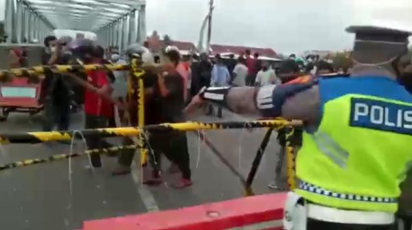 Penampakan Macet Panjang Penyekatan di Aceh Bikin Pengendara Ngamuk