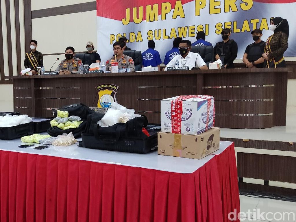 Total 88 Kg Sabu di Makassar Disita dari Sindikat Narkoba, Bandarnya Lolos Total 88 Kg Sabu di Makassar Disita dari Sindikat Narkoba, Bandarnya Lolos