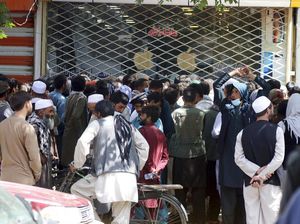 Taliban Larang Warga Afghanistan Pakai Mata Uang Asing