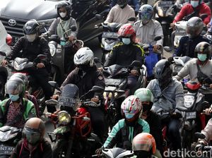 Ada Truk Pemotong Pohon, Lalin di Permata Hijau Arah Senayan Macet