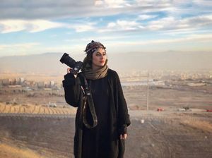 Kisah Viral Fotografer Cantik Afghanistan yang Melarikan Diri dari Taliban