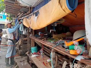 Miris! Sekeluarga di Brebes Huni Rumah Panggung Bambu Mirip Kandang Ayam Miris! Sekeluarga di Brebes Huni Rumah Panggung Bambu Mirip Kandang Ayam