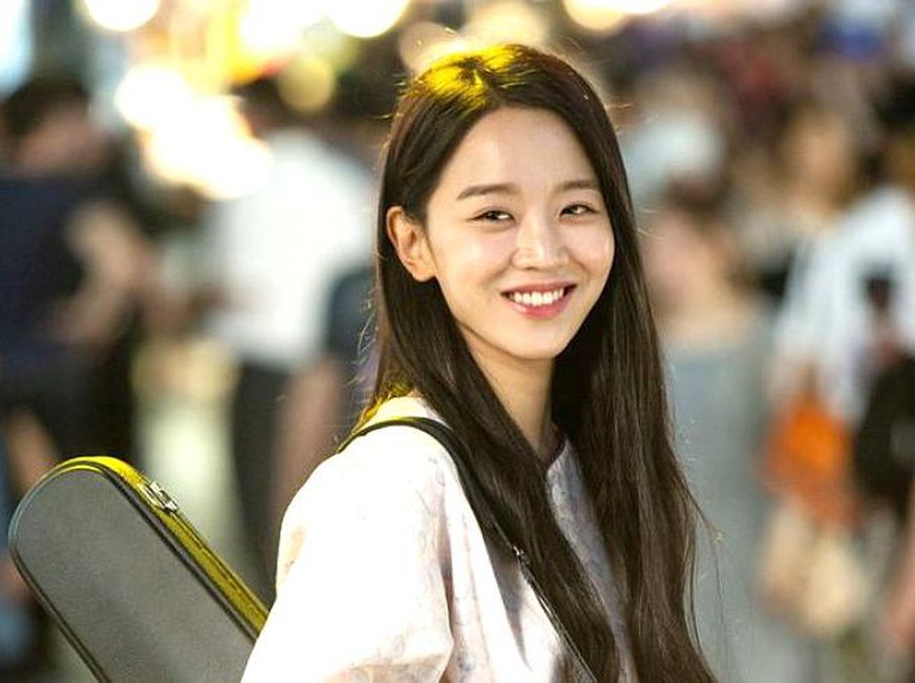 Shin Hye Sun Positif COVID-19 Setelah Lee Jun Young, Syuting Film Ditunda Shin Hye Sun Positif COVID-19 Setelah Lee Jun Young, Syuting Film Ditunda