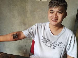 Ada-ada Aja! Pemuda Gunungkidul Tato Barcode Vaksinasi di Tangan Ada-ada Aja! Pemuda Gunungkidul Tato Barcode Vaksinasi di Tangan