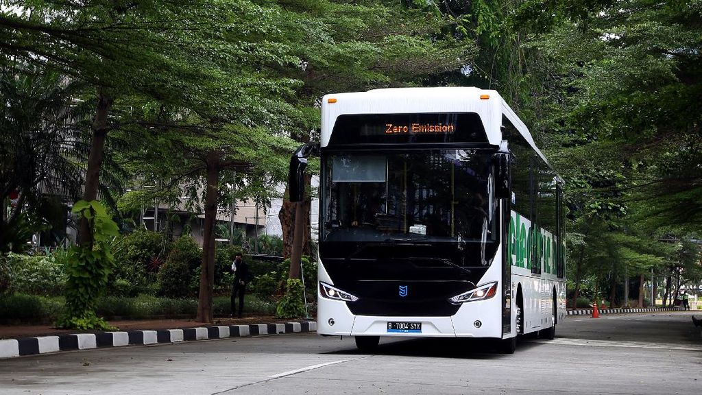 Tekan Emisi, Perusahaan Ini Mulai Pakai Bus Listrik