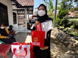 Cerita Warga Kuningan yang Rumahnya Didatangi Jokowi Saat Divaksinasi