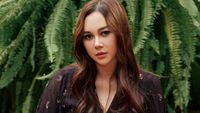 Potret Aura Kasih yang Foto Seksinya Di-save 10 Ribu Netizen