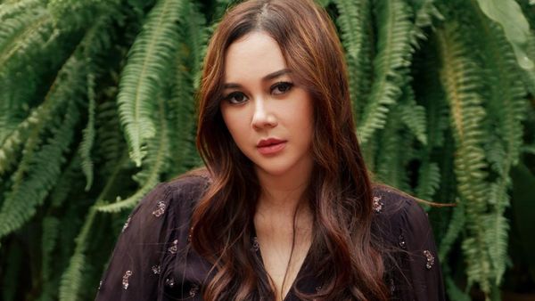 Potret Aura Kasih yang Foto Seksinya Di-save 10 Ribu Netizen