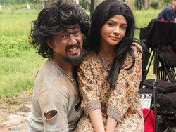 Balada Sepasang Kekasih Gila: Kisah Cinta Tak Biasa & Kritik Sosial