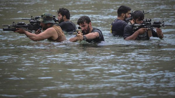 Begini Pasukan Anti-Taliban Berlatih
