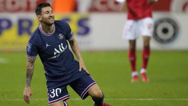 PSG's Lionel Messi reacts during the France League One soccer match between Reims and Paris Saint-Germain, at the Stade Auguste-Delaune in Reims, France, Sunday, Aug. 29, 2021. (AP Photo/Francois Mori)