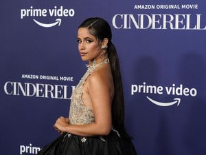 7 Momen Glamor Camila Cabello Sebelum Pingsan di Premier Film Cinderella 7 Momen Glamor Camila Cabello Sebelum Pingsan di Premier Film Cinderella