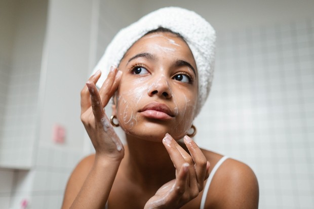 Cleansing oil efektif membersihkan make up dan sunscreen