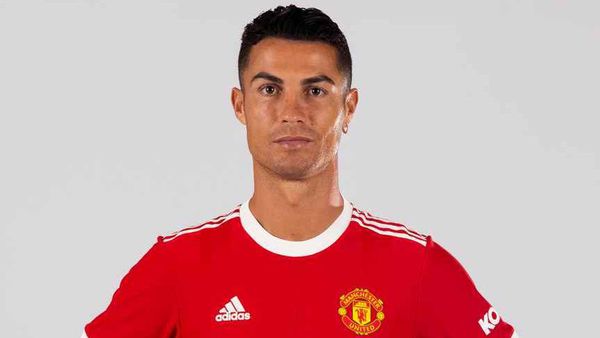 Potret Cristiano Ronaldo Pakai Jersey Manchester United (Lagi)
