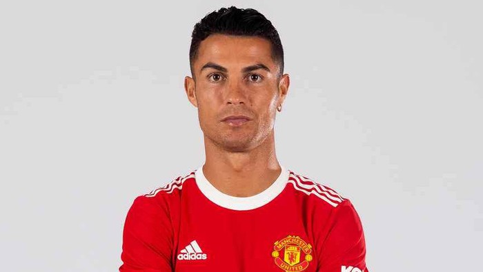 Cristiano Ronaldo Cristiano Ronaldo mengenakan seragam baru Manchester United di Manchester, Selasa 31 Agustus 2021.