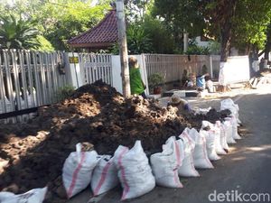 Pengguna Jalan di Bojonegoro Keluhkan Galian Pemasangan Pipa Gas Pengguna Jalan di Bojonegoro Keluhkan Galian Pemasangan Pipa Gas