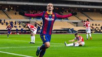 Masa depan Griezmann memang terus dispekulasikan setelah gagal memenuhi ekspektasi di Barcelona. Setelah ditebus dari Atletico Madrid sebesar 120 juta euro pada dua tahun lalu, Griezmann cuma mencetak 35 gol dan 17 assist di lebih dari 100 penampilan di seluruh kompetisi. David Ramos/Getty Images.