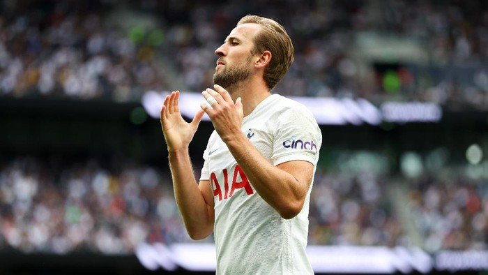 LONDON, ENGLAND - AUGUST 29: Harry Kane of Tottenham Hotspur reacts during the Premier League match between Tottenham Hotspur  and  Watford at Tottenham Hotspur Stadium on August 29, 2021 in London, England. (Photo by Catherine Ivill/Getty Images)