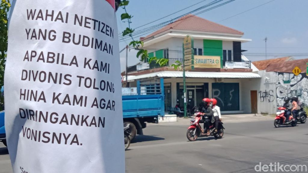 Ini Penampakan Selebaran yang Singgung Eks Mensos Juliari di Klaten Ini Penampakan Selebaran yang Singgung Eks Mensos Juliari di Klaten