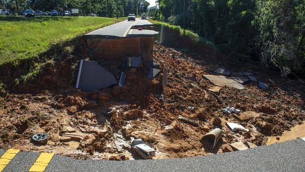 Jalan di Mississippi Putus Akibat Badai Ida