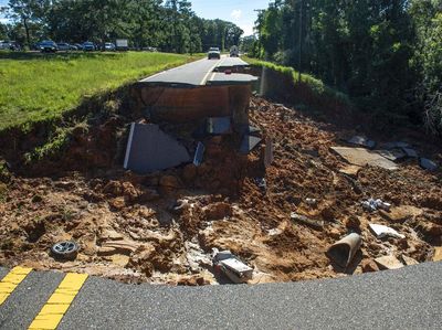 Jalan di Mississippi Putus Akibat Badai Ida