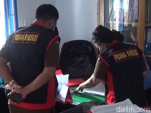 Kejari Tana Toraja Geledah Kantor PDAM dan BKAD Toraja Utara