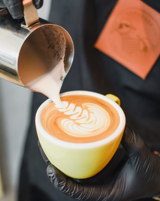 Latte Art /Foto: Unsplash/ Ardi Evans minuman kopi latte dengan art diatasnya