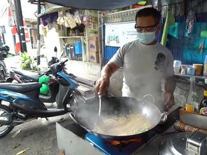 Keren! 5 Mantan Chef Ini Jualan Chinese Food di Gerobak hingga Halaman Rumah Keren! 5 Mantan Chef Ini Jualan Chinese Food di Gerobak hingga Halaman Rumah