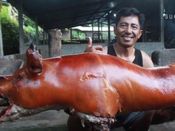 Mantan PNS Ini Sukses Jualan Babi Guling hingga Punya 2 Cabang