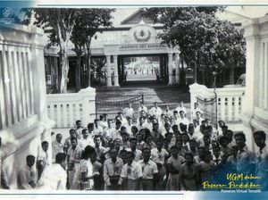 Mengintip Perkuliahan UGM Tempo Dulu, Mahasiswa Datang Sebelum Jam 6 Pagi Mengintip Perkuliahan UGM Tempo Dulu, Mahasiswa Datang Sebelum Jam 6 Pagi