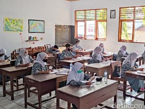 Sekolah Tatap Muka SMA-SMK di Pandeglang, Satu Kelas Diisi 18 Siswa