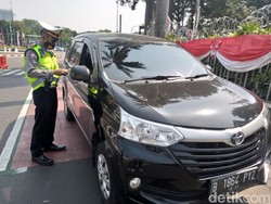 Tak Patuhi Aturan, 3 Mobil Pelat Genap di Gage MH Thamrin Kena Tilang
