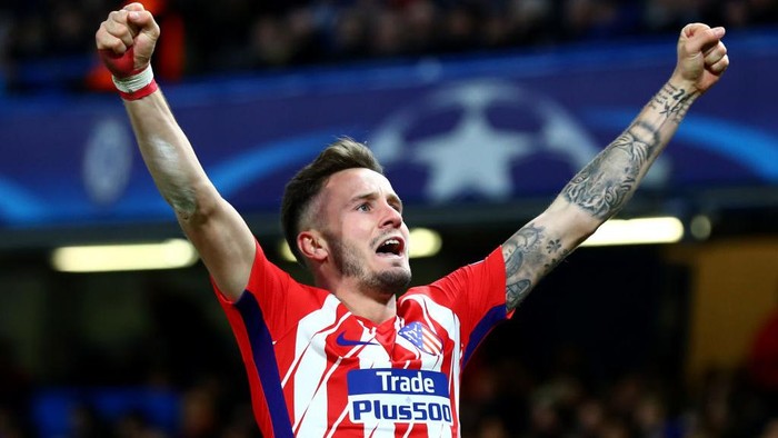 LONDON, ENGLAND - DECEMBER 05:  Saul Niguez of Atletico Madrid celebrates after scoring his sides first goal during the UEFA Champions League group C match between Chelsea FC and Atletico Madrid at Stamford Bridge on December 5, 2017 in London, United Kingdom.  (Photo by Clive Rose/Getty Images)