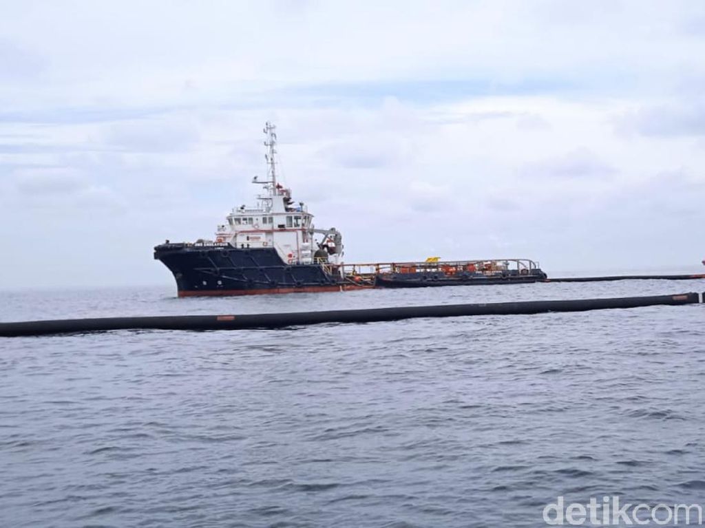 Anggota DPRA Ungkap Ada Tumpahan Minyak Sudah Sebulan di Laut Aceh Anggota DPRA Ungkap Ada Tumpahan Minyak Sudah Sebulan di Laut Aceh
