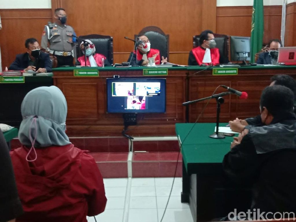 Pembunuh Member Pusat Kebugaran di Surabaya Didakwa Pembunuhan Berencana Pembunuh Member Pusat Kebugaran di Surabaya Didakwa Pembunuhan Berencana