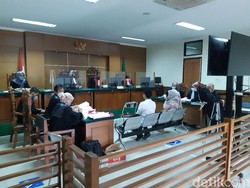 Saksi Sebut Terdakwa Korupsi Masker COVID-19 Banten Kerabat Lingkungan Polda
