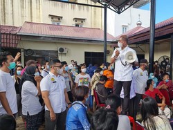 Warga Berebut Mau Divaksin Corona di Medan, Ada yang Teriak-teriak