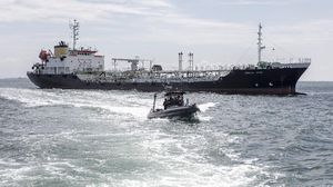 Momen TNI AL Ringkus Kapal Tanker Panama di Batam