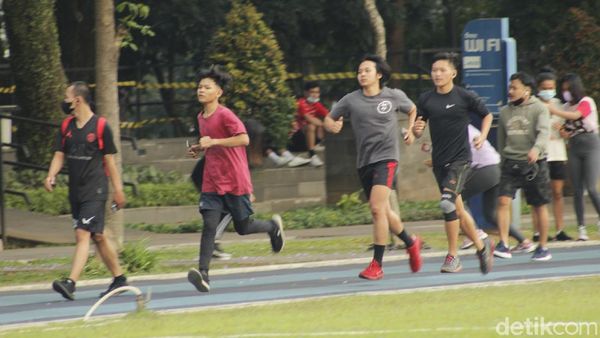 Tumpah Ruah Warga Bandung di Lapangan Gasibu