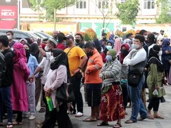 Viral Antrean Vaksin Corona di Prabumulih Membeludak