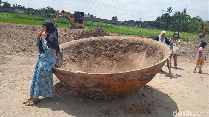 Wajan Raksasa Era Kekuasan Jepang Ditemukan, Warga Langsung Heboh