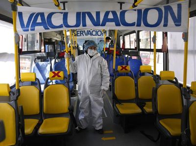 Begini Jadinya Bila Bus Disulap Jadi Lokasi Vaksinasi COVID-19
