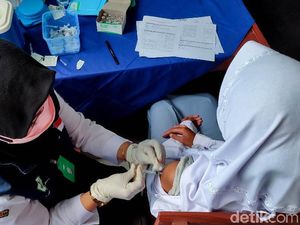 Ciamis Gelar Sekolah Tatap Muka, Siswa Ramai-ramai Divaksin Corona