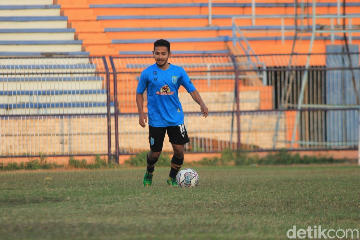 Hadapi PSIS, Persela Akhirnya Bisa Bawa Gian Zola Foto: (Eko Sudjarwo/detikSport)