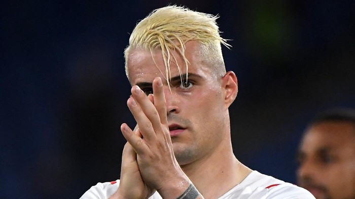ROME, ITALY - JUNE 16: Granit Xhaka of Switzerland applauds the fans following defeat in the UEFA Euro 2020 Championship Group A match between Italy and Switzerland at Olimpico Stadium on June 16, 2021 in Rome, Italy. (Photo by Alberto Lingria - Pool/Getty Images)