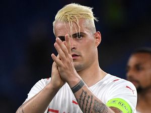 Granit Xhaka Tolak Vaksin, Kini Terpapar Virus Corona