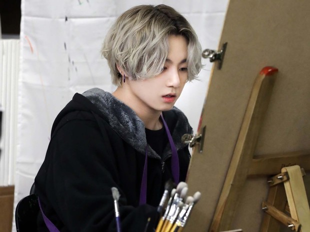 Jungkook memiliki bakat dalam seni menggambar