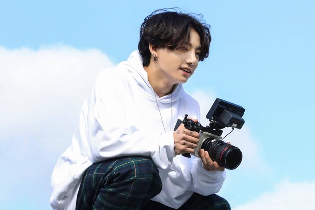 Jungkook memiliki keahlian membuat video bernama GCF