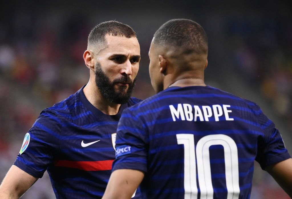BUCHAREST, ROMANIA - JUNE 28: Karim Benzema of France celebrates with Kylian Mbappe after scoring their side's first goal during the UEFA Euro 2020 Championship Round of 16 match between France and Switzerland at National Arena on June 28, 2021 in Bucharest, Romania. (Photo by Daniel Mihailescu - Pool/Getty Images)