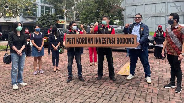 Korban Investasi Bodong Datangi Polda Metro